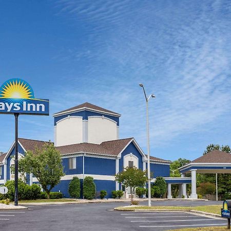 デイズ イン バイ ウィンダム ルイスバーグ Louisburg エクステリア 写真